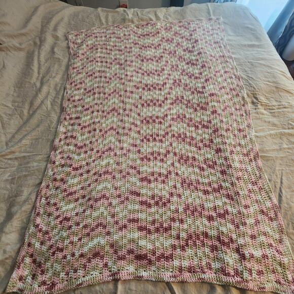 Handmade Crochet Pink and  White Baby Throw Blanket  45 x 56 - Picture 3 of 6